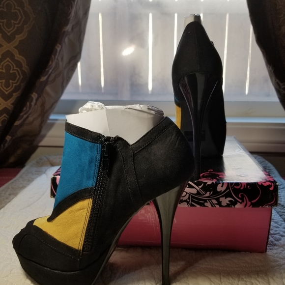 QUPID black teal suede yellow peep toe heel bootie - Picture 3 of 7